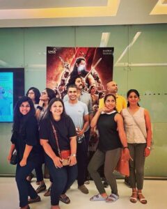 Ashwin Kakumanu Instagram - Watched PS1 with friends and this is our traditional group photo after watching something I'm in. This time trying to recreate the poster.
@jasmav @niru_f @trishathilak27 @sri.sri
@ranjanishanker @raj.ganpath

#friendslikefamily #goofingaround
