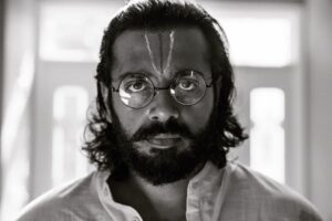 Ashwin Kakumanu Instagram - I wanted to shoot a series of photos recreating the spirit of iconic films/series/roles that made an impression. As a movie fan, as a cosplay geek, and a photography enthusiast, this is my tribute to the images I love. 

My #CinemaSpirit series. 

#HeyRam #SaketRam #essence #spirit #blackandwhite #photography #cinema #cosplay #manifest #dressforthejobyouwant #ashwinkakumanu

@manavalanandco 

#kamalsir @rkfioffl
