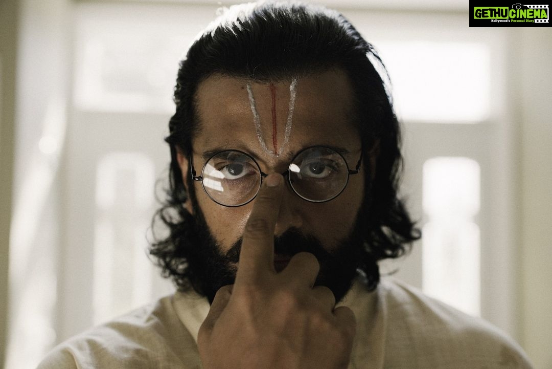 Ashwin Kakumanu Instagram - I wanted to shoot a series of photos recreating the spirit of iconic films/series/roles that made an impression. As a movie fan, as a cosplay geek, and a photography enthusiast, this is my tribute to the images I love. My #CinemaSpirit series. #HeyRam #SaketRam #essence #spirit #photography #cinema #cosplay #dressforthejobyouwant #ashwinkakumanu @manavalanandco #kamalsir @rkfioffl