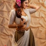 Athmiya Instagram - Swayamvara Silks Onam collections Inframe : @athmiyainsta Costumes : @swayamvarasilksindia Photography : @aghoshvyshnavamofficial MUA : @avinash_s_chetia Styling : @leirakuncysiby Ornaments : @bellamariaindia @riddhi_rental_jewellery #swayamvarasilksindia #swayamvarasilks #onam #onamcollection #newcollection #couture #fashioncouture #designerwear #onamfashion #fashioninsta #athmiya #keralaonam #keralafashion #newarrivals #athmeeya #aathmia #athmiyactress #instafashion #keraladhavani #dhavani #dhavaniset #photoshoot #grogeous #fashionworld #kerala #fashionindia #fashion #fashionstyle #trending #india