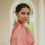 Athulya Chandra Instagram - 🙏✨ ... ... Copper Collections @seemas._ @eph4ephrem @molecule__studio @anandhuchandrasabu Makeup @prabin_makeupartist Styling @aathiraparvathy @ohwglo
