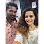 Athulya Chandra Instagram - 50 days of shoot and it’s a wrap for #gulugulu ♥️🙏 @santa_santhanam @mr.rathna @rajnarayanan1 @vijaykartikkannan @musicsanthosh @namita.krishnamurthy @varshacasts @hachu.k @maurish_dass_ @kavi_j_sundaram @snoookiedoookie @vigneshravee @donewmathan @philoedit @santo_krish #santhanam #rathnakumar #gulugulumovie #kollywood