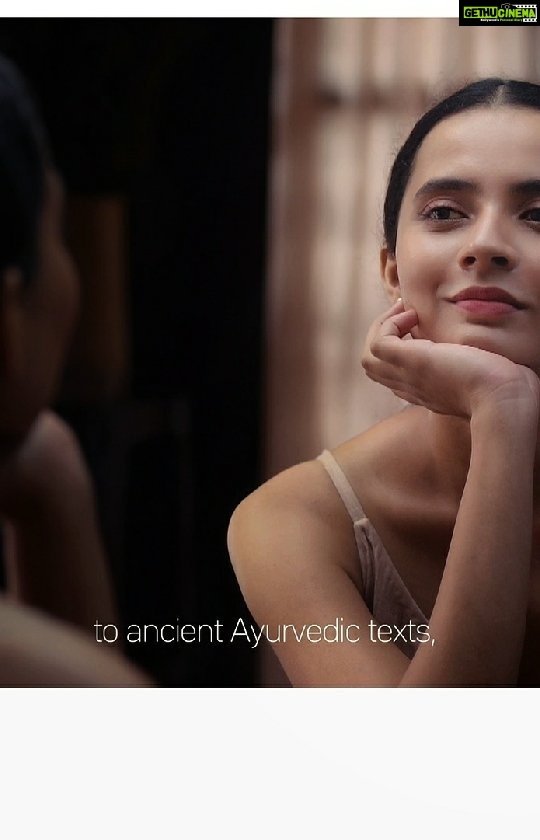 Athulya Chandra Instagram - #Repost @earthiayurveda • • • • • • What Causes Skin Ageing? Loss Of Collagen Is A Critical Reason For Skin Ageing. From Ancient Times Saffron And Grapeseed Oil Have Been Recommended In Ayurveda For Skin Health And Beauty. Benefits Of Grapeseed. Natural Active Ingredients In Grapeseed Oil. Vitamin E Have Antioxidant Properties That Slow The Look Of Ageing And Boost Circulation. Repair Scarred And Blemished Skin. Prevent Moisture Loss From Skin. Palmitoleic Acid Delay The Appearance Of Premature Aging Moisturize And Tighten The Skin Enhance The Brightness Of The Complexion Enhance Skin Elasticity To Prevent Symptoms Of Premature Aging, Such As Wrinkles Linoleic Acids (Omega 6) Promotes Moisture Retention In Skin Tightens Skin Slows The Look Of Aging Oleic Acids (Omega 9) Maintain The Softness, Suppleness, And Radiance Of Skin Reduce The Appearance Of Aging, Such As Premature Wrinkles And Fine Line. Exhibit Anti-oxidant Properties Benefits Of Saffron. Improving Complexion Saffron Is Widely Used For Its Skin Lightening Qualities. Since Ancient Times It Has Been A Prized Ingredient For Nourishing The Skin. Regular Use Of Saffron Will Give You A Healthy Complexion. Glowing Skin Pollution, Harsh Weather And External Factors Make The Skin Dull And Lifeless. Regular Application Of Saffron Can Breathe Life Into Your Skin, Making It Radiant. Removing Suntan The Skin Soothing And Lightening Qualities Of Saffron Makes It Handy For Skin Tan Removal. Applying Saffron Is Said To Fade Away The Tan Making The Skin Even Toned. Fighting Acne Saffron Has Amazing Anti-bacterial And Anti-inflammatory Qualities, An Ideal Ingredient For Treating Acne And Breakouts. Can Help In Clearing Up Acne Prone Skin. Reducing Pigmentation Saffron Can Be An Excellent Natural Ingredient For Reducing Pigmentation, Brown Spots And Other Skin Blemishes. Visit: https://www.earthi.in #believeinayurveda #believeinresults #kamaayurveda #premiumskincare #ayurveda
