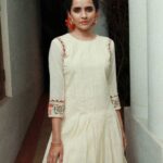 Athulya Chandra Instagram - Reminiscence 🏵️🏵️ @aghil_menon .............. ;Sanskrit term for women. The hundred year old wooden stairs, aṅgana narrates the story of the green lush land of beauty .The story making way to the rooms upstairs that conspired a thousand whispered secrets. Photographed by @aghil_menon Fashion direction and Styling @rn.rakhi Cinematograpy @luke_jos Fashion assisted by @rali.al Makeup and hair @prabinmakeupartist MUA assisted by @leenachinju Music by @gladson_selvaraj_ Video arranged by @bobyrajan_ Production @roots__creations @x.riyon.x @yedhuu gokulnarayanan Location partner @cghearth Fashion partners @thunnal @thunnalstudio @theboatsong @korvaiindia @c.j.artisanboutique @celia_palathinkal @stevemaddenindia .................................................................. Chittoor Palace