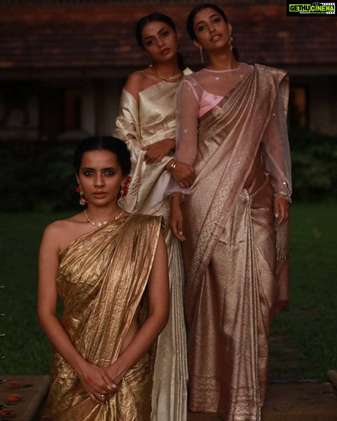 Athulya Chandra Instagram - aṅgana ;Sanskrit term for women. The hundred year old wooden stairs, aṅgana narrates the story of the green lush land of beauty .The story making way to the rooms upstairs that conspired a thousand whispered secrets. Photographed by @aghil_menon Fashion direction and Styling @rn.rakhi Cinematograpy @luke_jos Fashion assisted by @rali.alph Featuring @ketakinarayan @athulya_chandra @__.eclipse._ Makeup and hair @prabinmakeupartist MUA assisted by @leenachinju Music by @gladson_selvaraj_ Video arranged by @bobyrajan_ Production @roots__creations @x.riyon.x @yedhuu gokulnarayanan Location partner @cghearth Fashion partners @thunnal @thunnalstudio @theboatsong @korvaiindia @c.j.artisanboutique @celia_palathinkal @stevemaddenindia .................................................................. #onam #kerala #mallu #onajonim #keralatourism #malayalam #keralawedding #keralagram #malayali #kochi #keralagodsowncountry #keralafood #india #keralasaree #onamcelebration #keralaphotography #keralam #keralaattraction #like #telegram #mollywood #bhfyp♥️ #scoutme #traditionalart