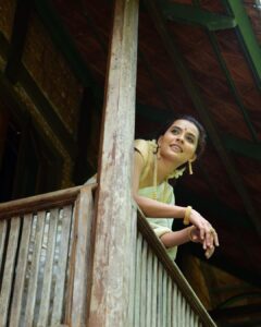 Athulya Chandra Instagram - ✨💫

#onam2022
@arakkalgolddxb ♥️