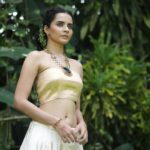 Athulya Chandra Instagram - Happy Onam 🌼 aṅgana ;Sanskrit term for women. The hundred year old wooden stairs, aṅgana narrates the story of the green lush land of beauty .The story making way to the rooms upstairs that conspired a thousand whispered secrets. Photographed by @aghil_menon Fashion direction and Styling @rn.rakhi Cinematograpy @luke_jos Fashion assisted by @rali.alph Makeup and hair @prabinmakeupartist MUA assisted by @leenachinju Music by @gladson_selvaraj_ Video arranged by @bobyrajan_ Production @roots__creations @x.riyon.x @yedhuu gokulnarayanan Location partner @cghearth Fashion partners @thunnal @thunnalstudio @theboatsong @korvaiindia @c.j.artisanboutique @celia_palathinkal @stevemaddenindia .................................................................. #onam #kerala #mallu #onajonim #keralatourism #malayalam #keralawedding #keralagram #malayali #kochi #video #keralagodsowncountry #keralafood #india #keralasaree #onamcelebration #keralaphotography #keralam #keralaattraction #like #telegram #mollywood #bhfyp