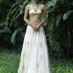 Athulya Chandra Instagram - Happy Onam 🌼 aṅgana ;Sanskrit term for women. The hundred year old wooden stairs, aṅgana narrates the story of the green lush land of beauty .The story making way to the rooms upstairs that conspired a thousand whispered secrets. Photographed by @aghil_menon Fashion direction and Styling @rn.rakhi Cinematograpy @luke_jos Fashion assisted by @rali.alph Makeup and hair @prabinmakeupartist MUA assisted by @leenachinju Music by @gladson_selvaraj_ Video arranged by @bobyrajan_ Production @roots__creations @x.riyon.x @yedhuu gokulnarayanan Location partner @cghearth Fashion partners @thunnal @thunnalstudio @theboatsong @korvaiindia @c.j.artisanboutique @celia_palathinkal @stevemaddenindia .................................................................. #onam #kerala #mallu #onajonim #keralatourism #malayalam #keralawedding #keralagram #malayali #kochi #video #keralagodsowncountry #keralafood #india #keralasaree #onamcelebration #keralaphotography #keralam #keralaattraction #like #telegram #mollywood #bhfyp