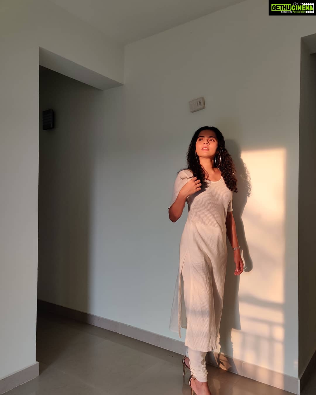 Athulya Chandra Instagram - unfiltered in off-white 🌠
