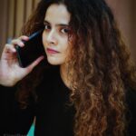Athulya Chandra Instagram - Curl in black 🥷🏼