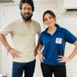 Athulya Ravi Instagram – When your co-star is such a poser & you are left with no choice but to do the needful. 😂🤷‍♂️

Petrol bunk’u owner amma, happy ah? @athulyaofficial 😅

#diesel #behindthescenes