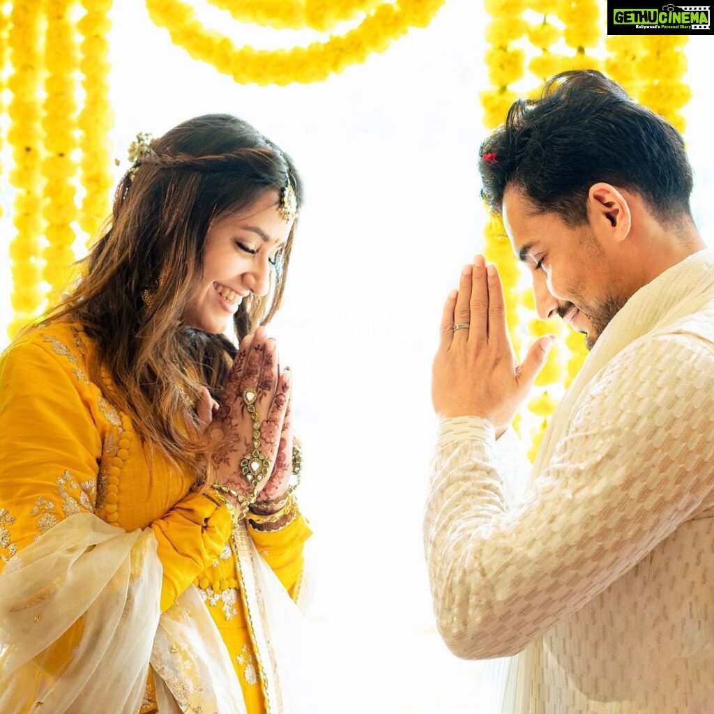 Avika Gor Instagram - My tribe🥹❤️ Celebrating Togetherness ✨ Congratulations @krishnavbhatt & @yellow_flash100 your engagement ceremony was no less than a fairy tale! @vikrampbhatt @shwetaambari.bhatt @_adirajsinghb @arhavirrsingh