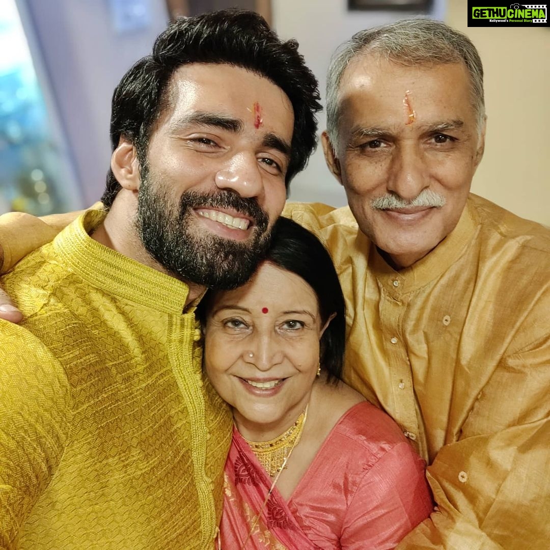 Avinash Tiwary Instagram - Happy Diwali 🤗🤗