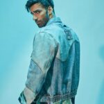 Avinash Tiwary Instagram - Your favourite chaos has arrived!😈😈 Styled By @shaeroy Hair @Anshul_hair Makeup @rohan_mohan09 Assistant Stylist @alizaafatmaa 📸 @mohitvaru __ Shirts and Denim Jacket, all @dhruvkapoor Jeans @hm Sneakers @louboutinworld Jewelry @zillionaireindia #KhakeeOnNetflix #KhakeeTheBiharChapter
