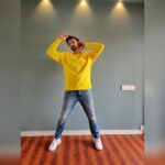 Avinash Tiwary Instagram - Yellow is capable of charming the Demons! styled by - @krishnabhanushali12 📸- Dad❤️❤️❤️@rasheshwarysharan