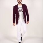 Avinash Tiwary Instagram - #GhostStories Screening Spooking the world with just 'tash'! Also, Merry Christmas Everyone!! Styled by @krishnabhanushali12 HMU- @vinitblunt786 @faiza_moosa137 📸- @_nikhilwa