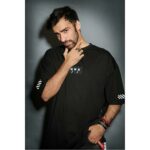 Avinash Tiwary Instagram – Do not Dream… They limit you!
Life is infinite!!!
#aajkagyaan 
Stylist @urvashishah9
Tee @thesource_buyorborrow
Photo @_visual.affairs_