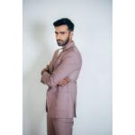 Avinash Tiwary Instagram - For the closing night of @mumbaifilmfestival Styled by - @___shrutiagarwal___ Suit - @Dinkaraneja.menswear Tee - @Jackandjones Shoes @nike 📸- @_nikhilwa Studio- @shootmestudios4