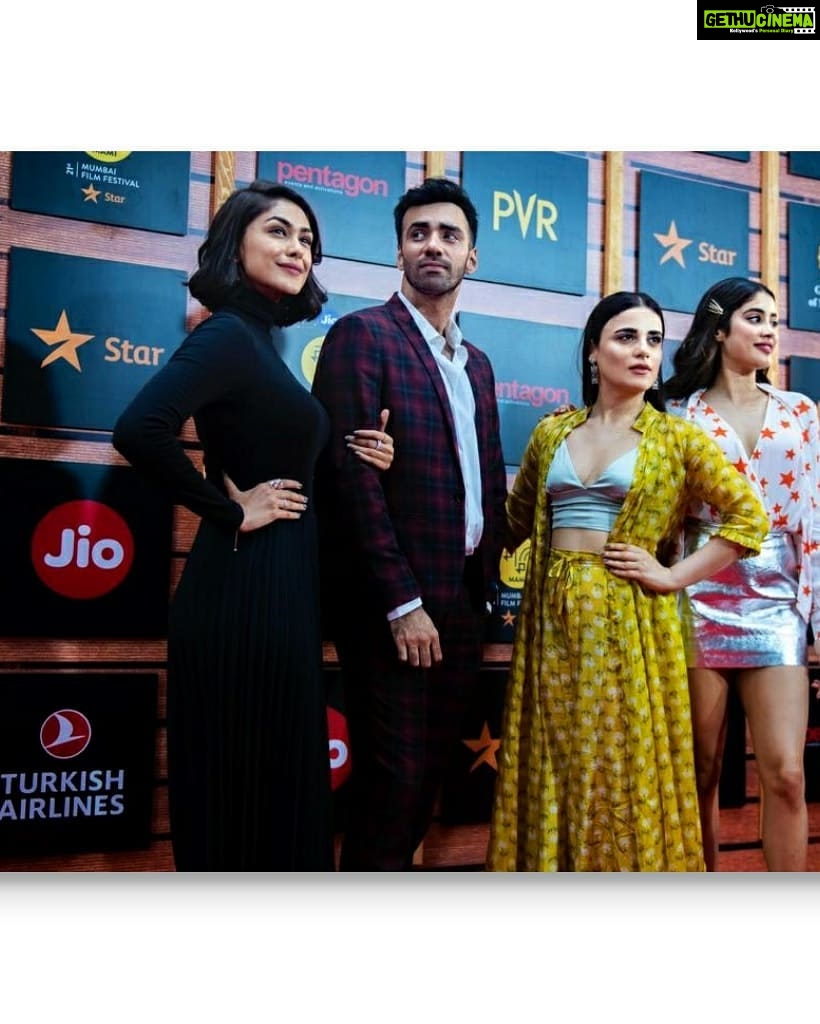 Avinash Tiwary Instagram - Now that i have some internet connection :) Had a lovely time at the #jiomamimoviemelawithstar #jiomamiwithstar2019 Styled by @krishnabhanushali12 Outfit Suit @jackjonesindia Shoes @enzo.cardini
