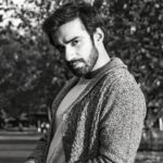 Avinash Tiwary Instagram - Sapno pe pehra daale... Na jaane kaisi aankhein hain Har mehak ko jakde rakhe... Na jaane ye kaisi saansein hain Dur chamakti chandni ko ek andhere guufa ne band kar rakha hai... Sisiyphus(google karlo :P) ki yaad dila de aise karmo ne dhhar rakha hai... Todengey...Tutenge Fodengey...Futenge Ye hai ek yalgaar... Oh baby, Lets make LOVE like its WAR! ;) #kehnakyachahteho ?? Also last one with this Cardigan...I promise!