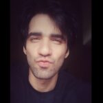 Avinash Tiwary Instagram - Aaj Janaab mood mein hain! #FrivolousMonday #narcissist