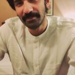 Avinash Tiwary Instagram - Aaj shaam kuch aisi si hai :) Baat pahunche toh batana :) Ansoo ko behne dein!