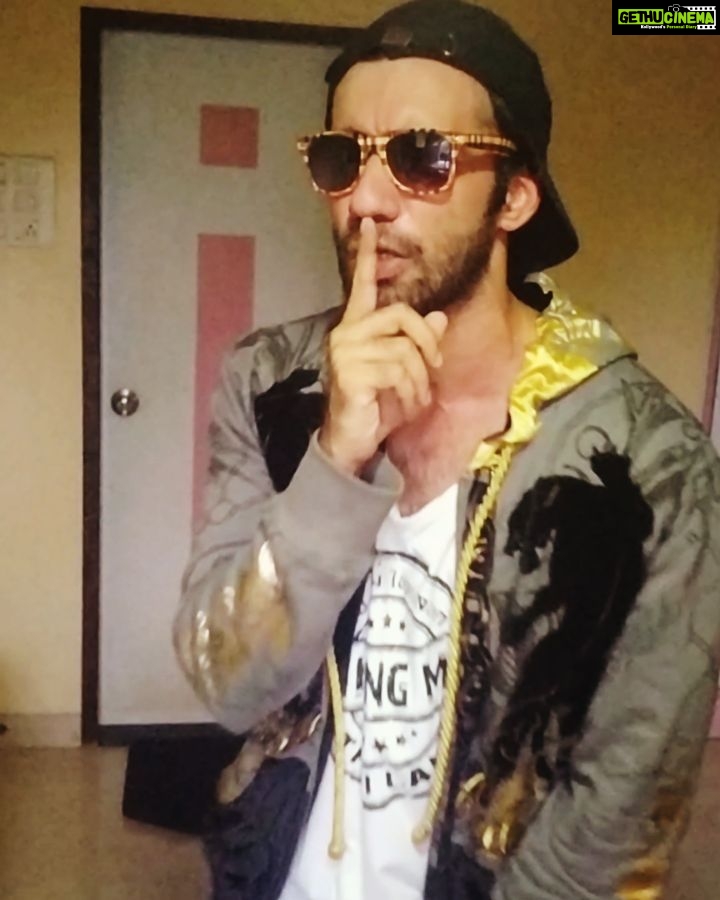 Avinash Tiwary Instagram - Aaj ka timepass thanks to @emiway_bantai #aisakuchshotnaihai Sound on bro!