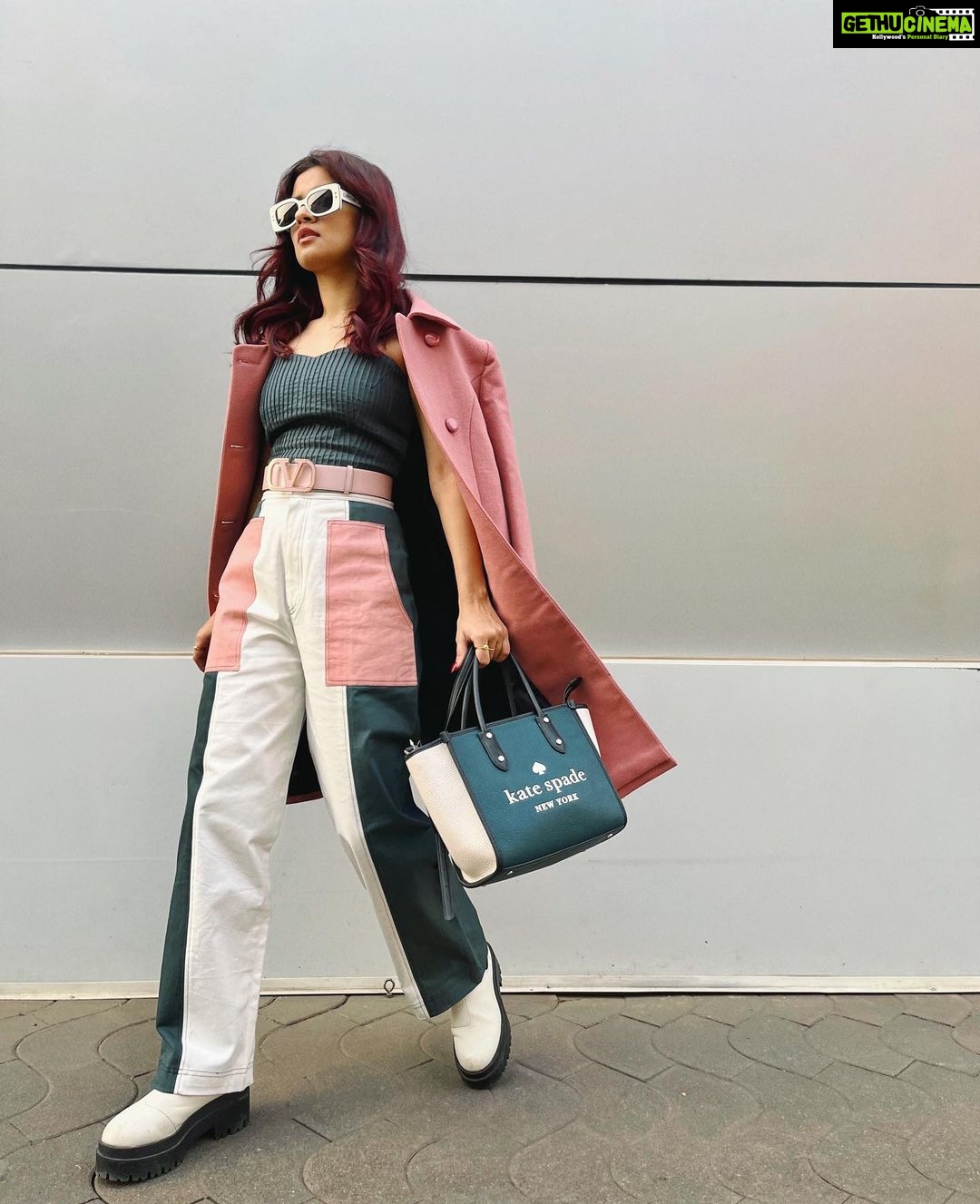 Avneet Kaur Instagram - Colour blocking!!! 🤍💗💚 #styledbyme #colourpallette Outfit: @saangi_pret stylist: @digitallydiksha winter wear : @shop.dlanxa Style partner: @styling.your.soul Belt- @maisonvalentino Shades- @dior Bag- @katespadeny Boots- @hm Mumbai, Maharashtra