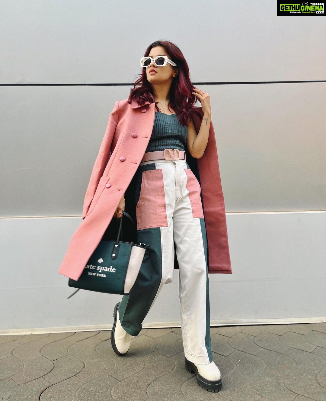 Avneet Kaur Instagram - Colour blocking!!! 🤍💗💚 #styledbyme #colourpallette Outfit: @saangi_pret stylist: @digitallydiksha winter wear : @shop.dlanxa Style partner: @styling.your.soul Belt- @maisonvalentino Shades- @dior Bag- @katespadeny Boots- @hm Mumbai, Maharashtra