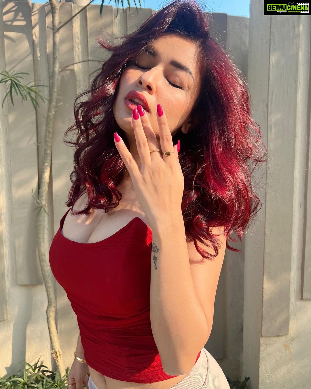 Avneet Kaur Instagram - I guess I’m ready for my close up.🍇✨