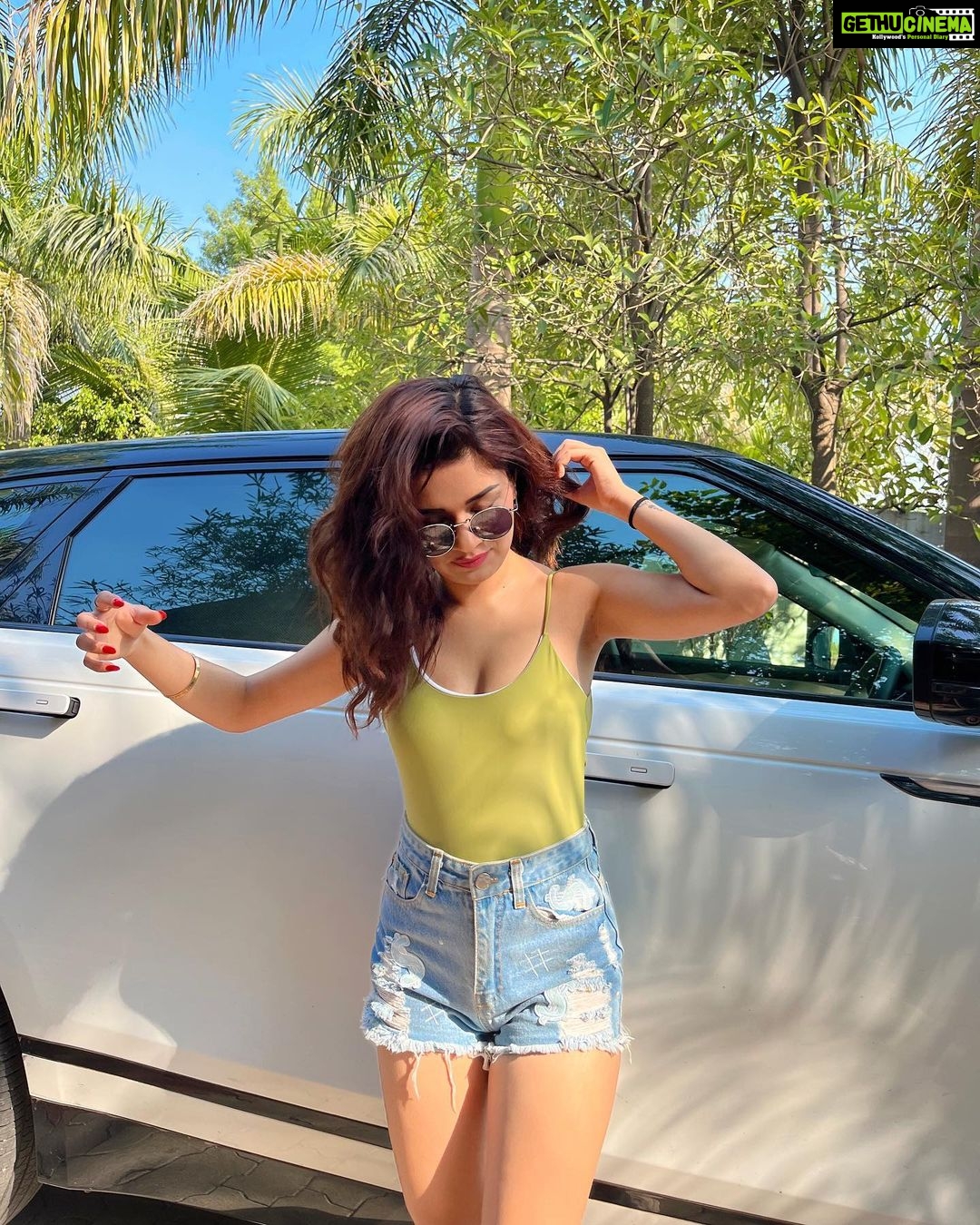 Avneet Kaur Instagram - Hello December ππ itβs gon be a hell of a ride π