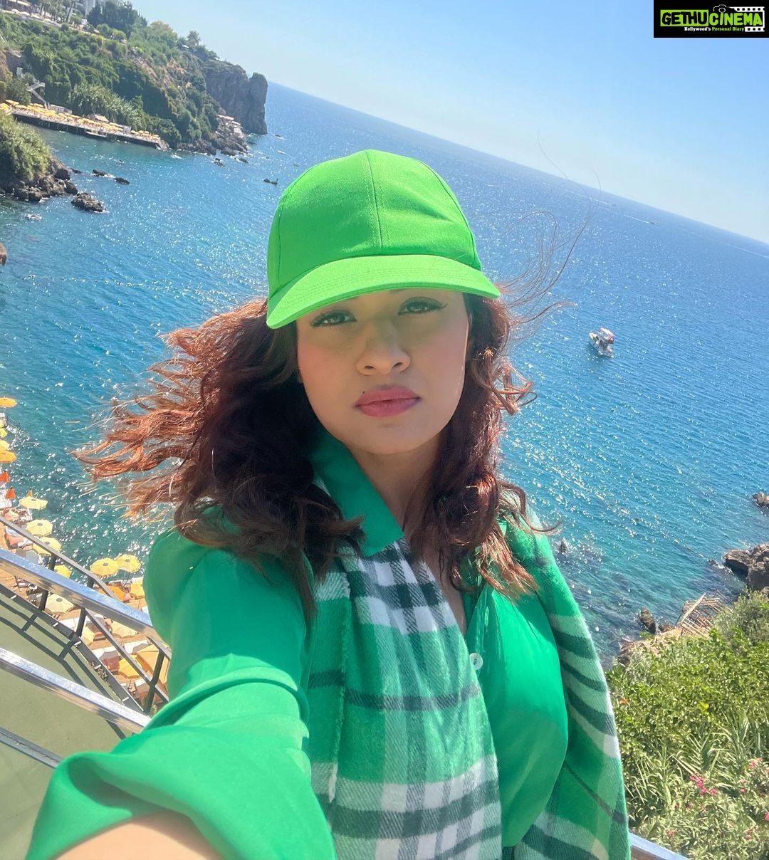 Avneet Kaur Instagram - Sun is shinin and so are you 💚☀️ #nofilter Antalya, Turkey