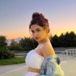 Avneet Kaur Instagram - Sunset is my fav vibe.🌄🤍✨ Antalya, Turkey