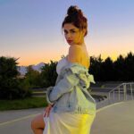 Avneet Kaur Instagram - Sunset is my fav vibe.🌄🤍✨ Antalya, Turkey
