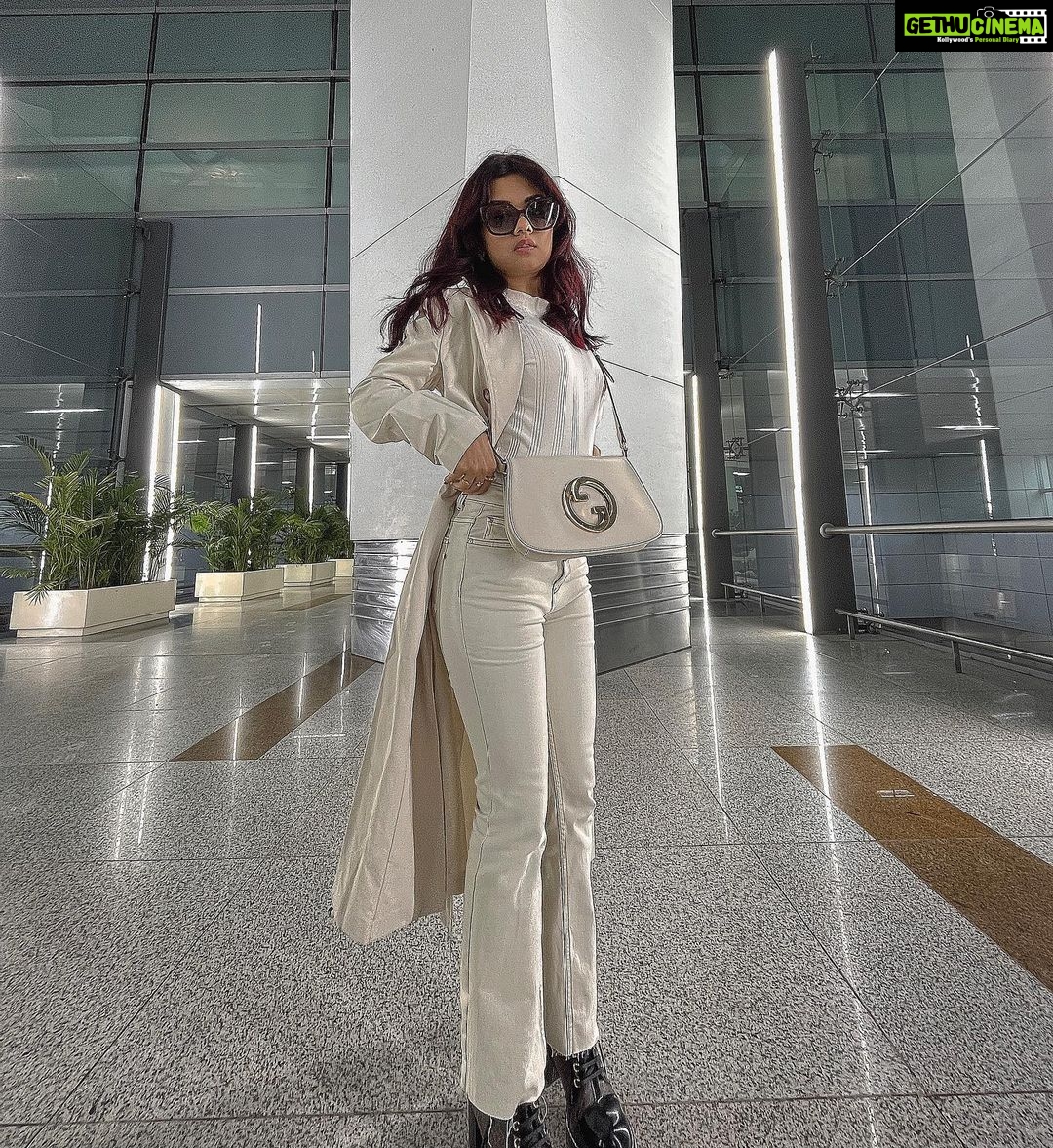 Avneet Kaur Instagram - Monochrome look on point.🤍✈️ #travel #airportlook #avneetstylediaries #styledbyme Wearing- @calvinklein Coat- @urbanic_in Jeans- @lovegen_official Bag- @gucci Boots- @louisvuitton Shades- @prada Accessories- @accessorizeindiaofficial 📸- @singhjaijeet_4 Indira Gandhi International Airport, New Delhi
