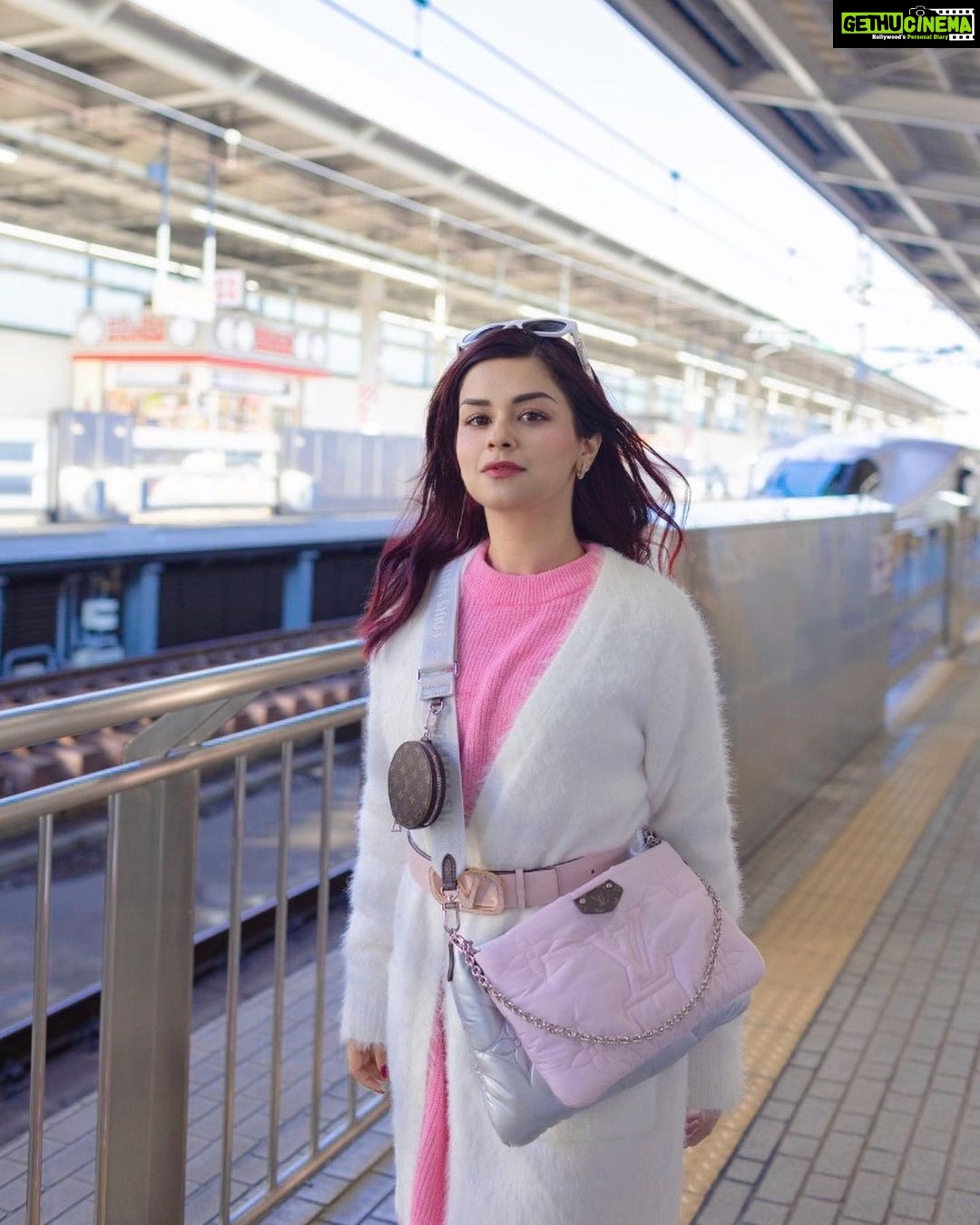 Avneet Kaur Instagram - Sometimes itβs the journey that teaches you a lot about the destination.ππ #JNTO #VisitJapan #Japan #travel #TravelInJapan #TravelToJapan #JapanCelebrates #bullettrain #sinkansen #bullettrainjapan Osaka Bullet Train