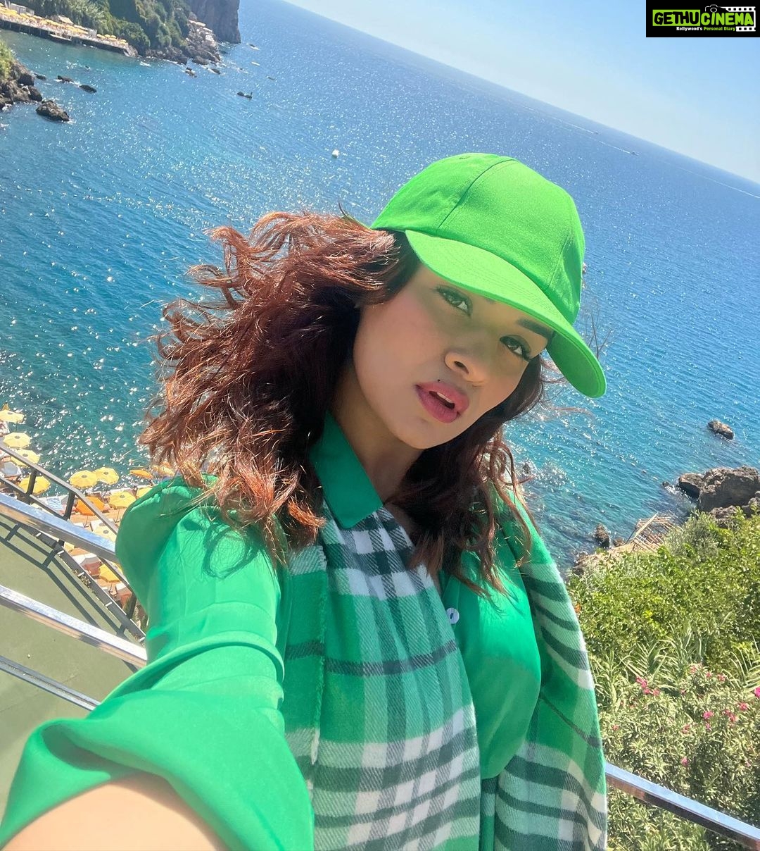 Avneet Kaur Instagram - Sun is shinin and so are you 💚☀️ #nofilter Antalya, Turkey