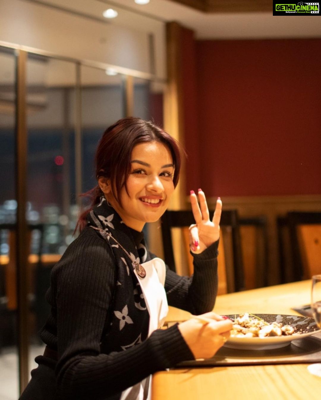 Avneet Kaur Instagram - Trying yummy authentic Japanese food 🍱♥️ #JNTO #VisitJapan #Japan #travel #TravelInJapan #TravelToJapan #JapanCelebratesYou #Teppanyaki #imperialhotel #imperialhoteltokyo #Japanesecuisine Imperial Palace Gardens, Tokyo