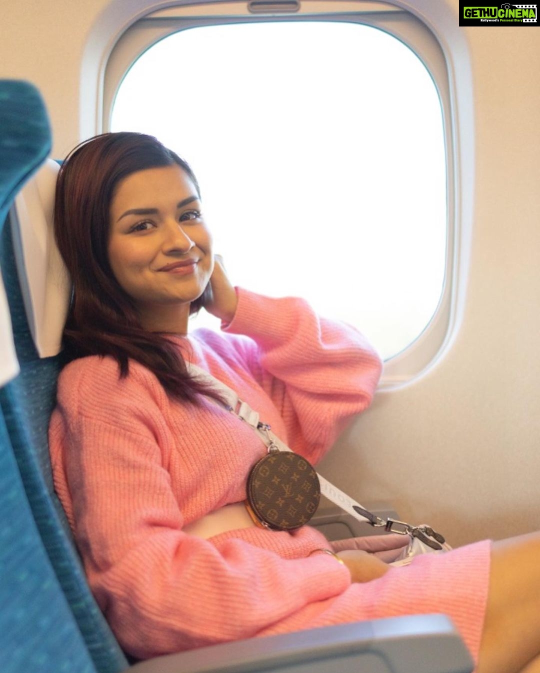 Avneet Kaur Instagram - Sometimes itβs the journey that teaches you a lot about the destination.ππ #JNTO #VisitJapan #Japan #travel #TravelInJapan #TravelToJapan #JapanCelebrates #bullettrain #sinkansen #bullettrainjapan Osaka Bullet Train