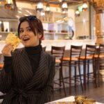 Avneet Kaur Instagram - Me everytime I see Indian food 😅🤤 #JNTO #VisitJapan #Japan #travel #TravelInJapan #TravelToJapan #JapanCelebrates #Dotonbori #Shinsaibashi #IndianRestaurantOsaka #IndianCuisineOsaka #Kobeaarti #OsakaJapan Osaka, Japan 大阪