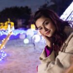 Avneet Kaur Instagram - Sea is calling me 🌊💜💛 #JNTO #VisitJapan #Japan #travel #TravelInJapan #TravelToJapan #JapanCelebratesYou #shirahamabeach #visitwakayama Wearing- @zara @urbanic_in Bag- @jacquemus Overcoat :- @furbish_exclusive styled by @stylingcityy 白良浜 海水浴場 Shirarahama Beach