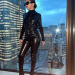Avneet Kaur Instagram - Tokyo dreams.🖤🥶❄️ #styledbyme Wearing- @urbanic_in 🕶- @versace Tokyo, Japan