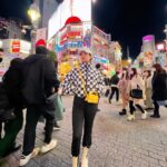 Avneet Kaur Instagram – Some people cross your path and change your whole direction.🤍🖤💛 
#JNTO #VisitJapan #Japan #travel #TravelInJapan #TravelToJapan #JapanCelebratesYou
#AvneetInJapan #TokyoDiaries 

Jacket: @fashionvilla0111
Styling: @styling.your.soul
Jumpsuit: @urbanic_in 
Bag: @jacquemus 
Cap: @nike 
Boots: @hm Shibuya Crossing, Tokyo, Japan
