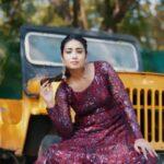 Bhanu Sri Mehra Instagram - 😊 Wearing: @kalpana_vogeti Video Credits: @sonus_drone Location: @thefotogarage #reels #instagram #instafashion #bhanusree🔥❤️