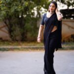 Bhanu Sri Mehra Instagram – 🖤

Wearing: @kalpana_vogeti 
📷: @manoj_gangula 

#tollywoodactress #inblacksaree #love #bhanusree🔥❤️