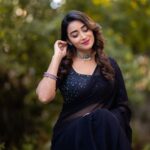 Bhanu Sri Mehra Instagram - 🖤🧿 Saree :@kalpana_vogeti Pic 📸: @manoj_gangula Blouse: @mudradesigninghome Jewelry: @sahithivarma_official #instsgramlover💕 #tollywoodactress #blacksaree #love #bhanusree🔥❤️