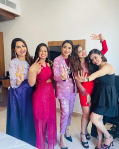 Bhanu Sri Mehra Instagram - 🙊🙉🙈🐵🐒 Wearing: @kalpana_vogeti Jewellery: @emmadi_silver_jewellery @itshimaja @ashu_uuu @ariyanaglory @sirihanmanth #nellur #hotel #opeing #bbfriends #bhanusree🔥❤️