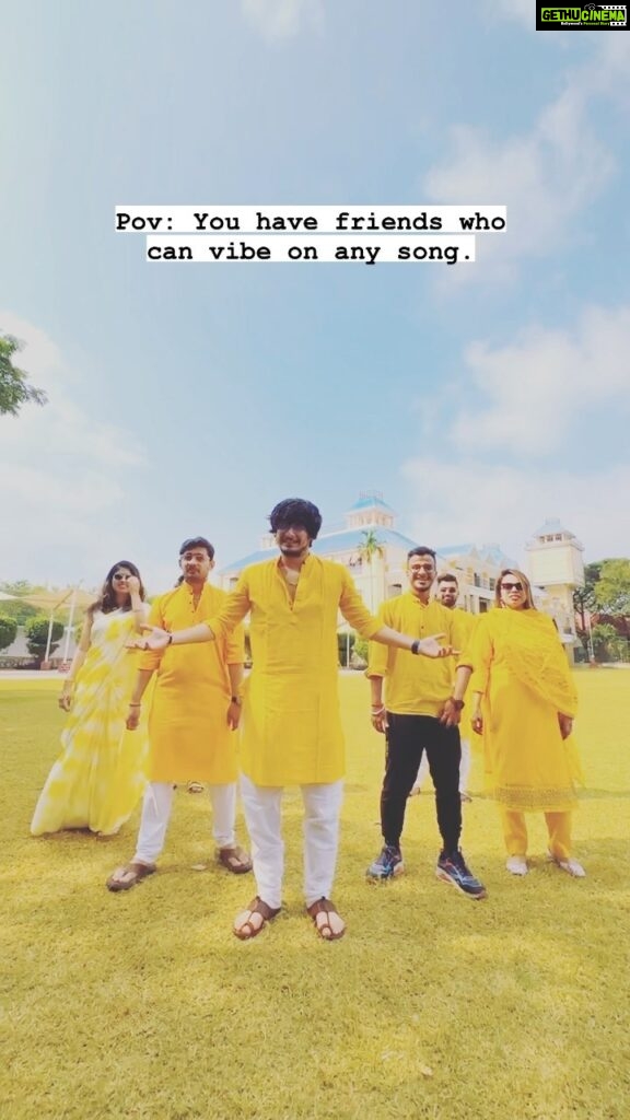Bhavin Bhanushali Instagram - Dance pe nahi jazbaat pe focus karo 😂 @nirav_parmar96 @deva_pattnayak @pretty_me_ren @adeebanawazkhan @gulshan.khan7 @krishna_kapoor