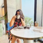 Catherine Tresa Instagram - My coffee or my company ? 📷@venkatbattula1 #coffeefirst #downtime #goofyvibes😜 #mebeingme