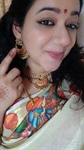 Chandra Lakshman Instagram - So i created this beautiful yet subtle Onam Makeup Look using @ibacosmetics Must Have Makeup Set!

Use my coupon code: CHANDRA20 to get extra 20% off on @ibacosmetics website.

I am loving iba makeup products as they are long stay, waterproof, transfer proof as well as peta certified cruelty free and vegan.

Let me know in the comments below how you liked my look.. 😍

#ibacosmetics #onammakeup #onam2022 #iba #makeuplover #onam #onammakeuplook #traditionalmakeup #halalcosmetics #cleanbeauty #crueltyfreemakeup